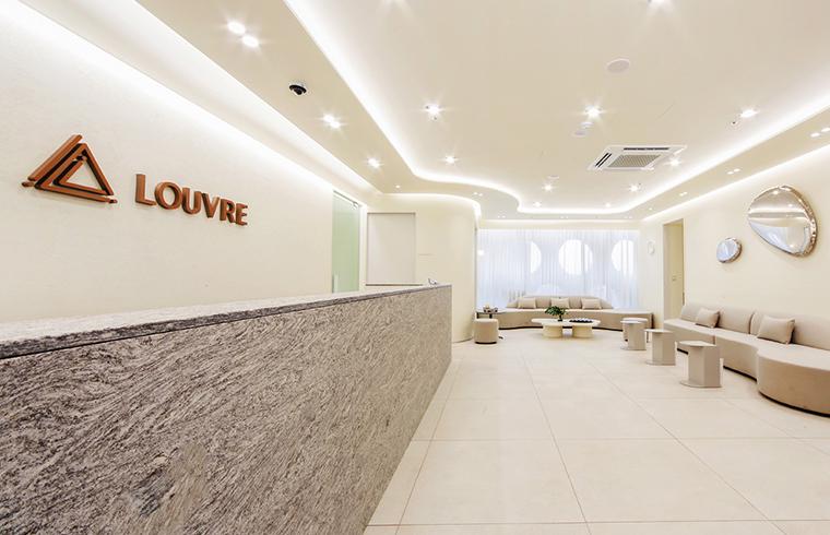 Louvre 整形外科 · branded