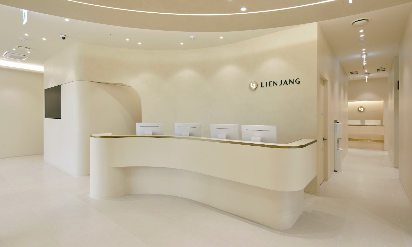 Lienjang Plastic Surgery (본) · 前台
