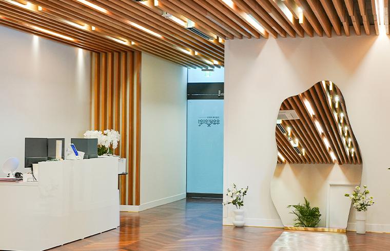 Wooubit 皮膚科 · interior