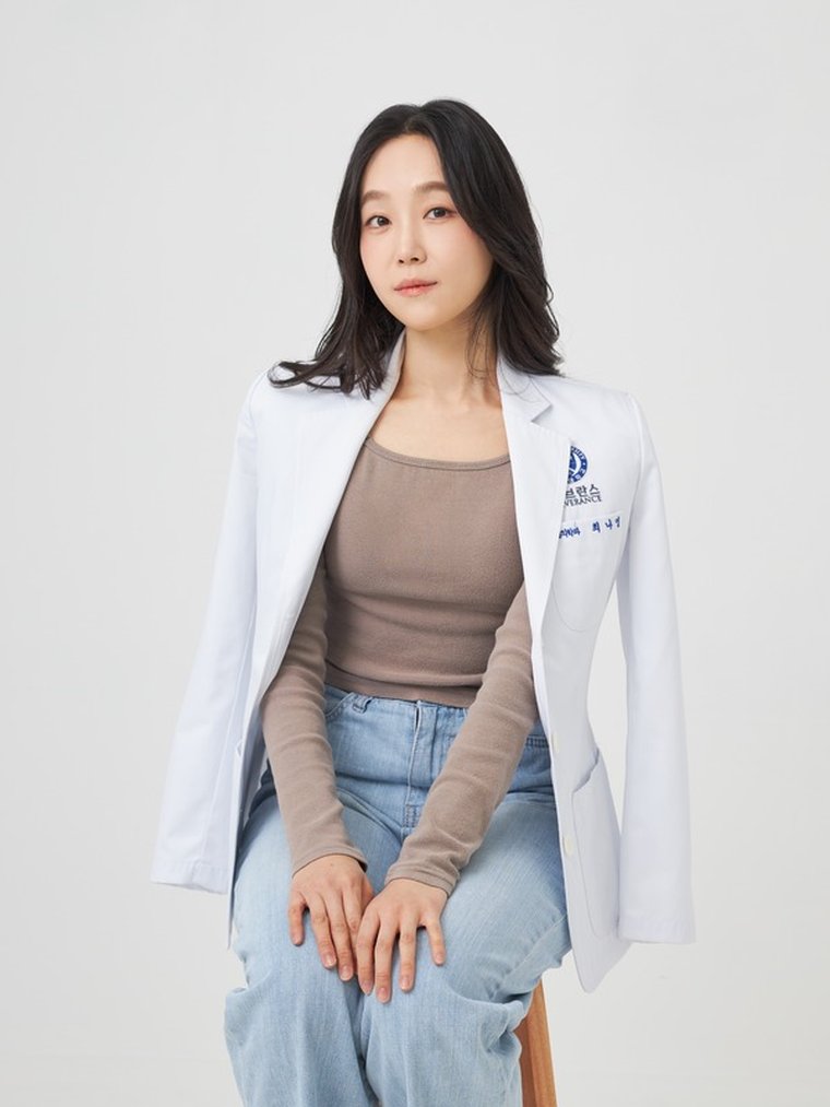 崔娜英